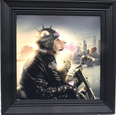 tableau représentant un homme à moto avec un chat dans la bouche
