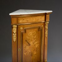 Paire d’encoignures à façade cintrée à décor marqueté de tro… (photo 2)