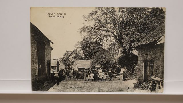 Aulon : Bas du Bourg. Très légers défauts.