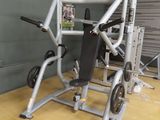 a machine that is sitting on the floor in the room