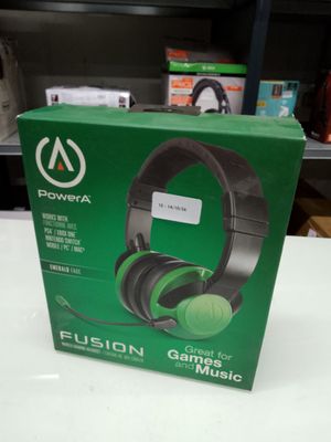 the box of the xbox gaming headset is sitting on the table