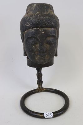 Tête de bouddha en pierre sculptée, sur un socle moderne en …
