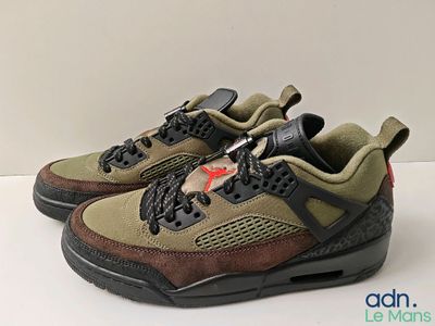 Nike Air Jordan 4 Retro « olive / noir - rouge université »