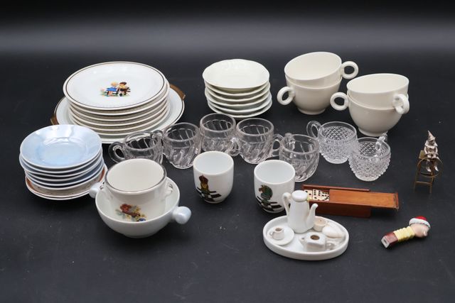 Dinette service à dessert tasses et verres à liqueur