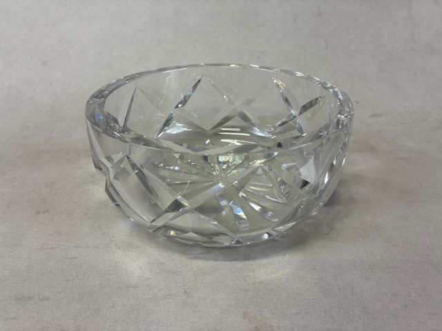 SAINT LOUIS - Saladier en cristal taillé à pointes de diamants, p