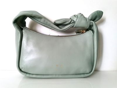 Iro Sac "Noue" en cuir d'agneau de couleur vert - dimensions : hauteur