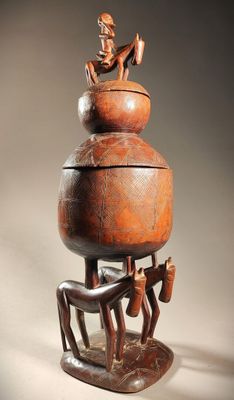 DOGON, Mali. Bois dur et dense, patine brun-rouge, reflets b…