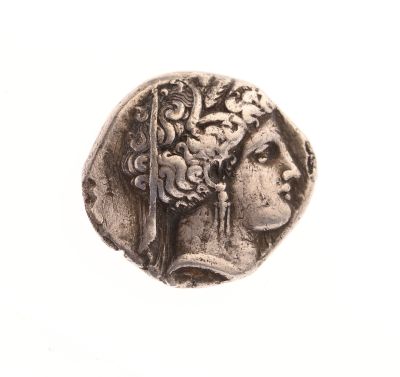 l'image d'une pièce d'argent sur laquelle figure le visage d'une femme