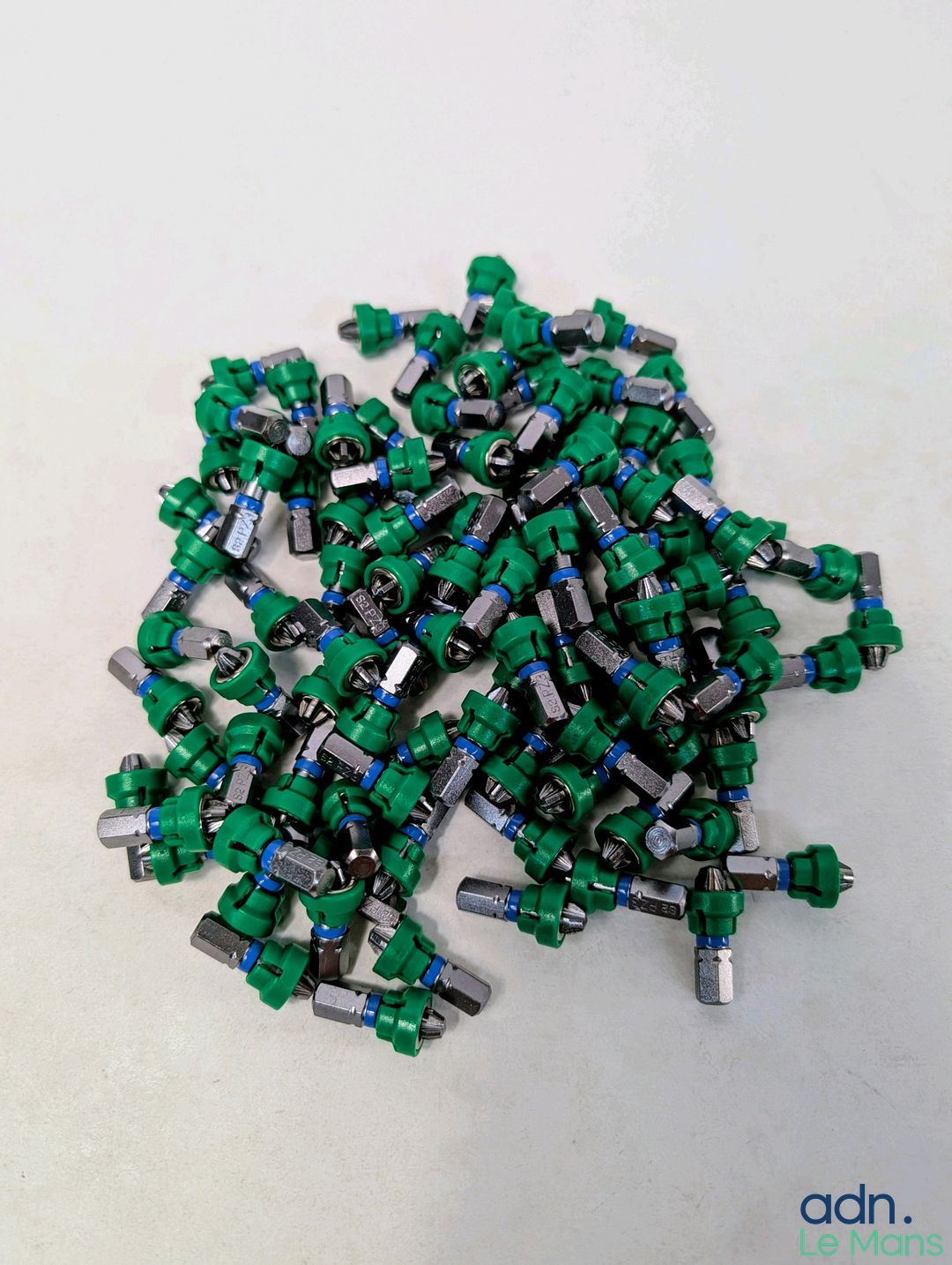 Lot de 100 embouts de vissage avec guidage magnétique PZ3.