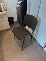 Comptoir d'accueil en mélaminé clair à deux étagères à l'ava… (photo 4)