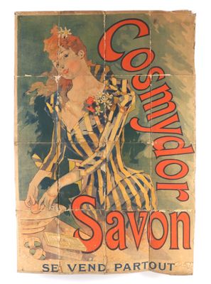 Une vieille affiche représentant une femme en robe rayée est exposée