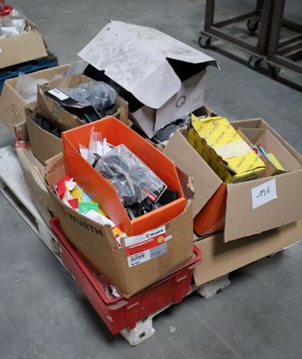 Lot d'accessoires en plastique pour fenêtres