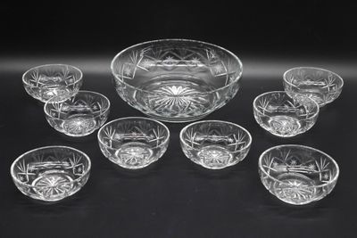 Ensemble de 9 coupelles et 1 grande coupe en verre incolore …