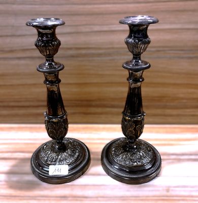Belle Paire de Bougeoirs en métal argenté d’époque Louis XV …