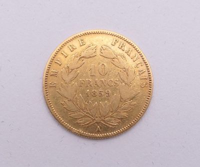 l'image d'une pièce d'or posée sur une surface blanche