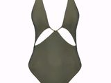un maillot de bain une pièce pour femme avec une découpe dans le dos