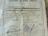 un document posé sur une table, sur lequel figure un cachet