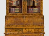 une photo d'une bibliothèque en bois sur laquelle sont posés de nombreux livres