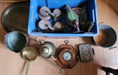 1e APPARTEMENT. Dans la salle-à-manger : Important lot de cu… - Photo 1