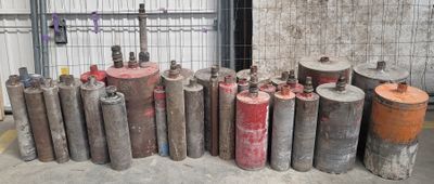 de nombreux types de cylindres alignés les uns à côté des autres