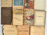 de nombreux vieux livres empilés les uns sur les autres