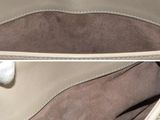 two pictures of a purse with a zipper on the inside and a zipper on the outside of the bag