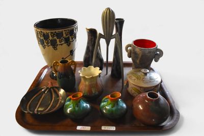 a tray with many different vases on it
