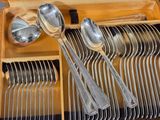 a lot of spoons and spoon spoons in a case