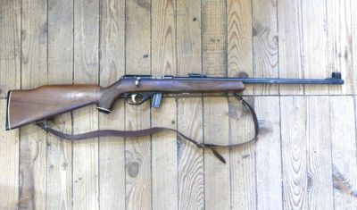 a rifle that is laying on the floor on the floor