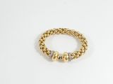 un bracelet en perles dorées composé de deux perles sur fond blanc
