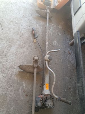 une petite machine posée sur le sol