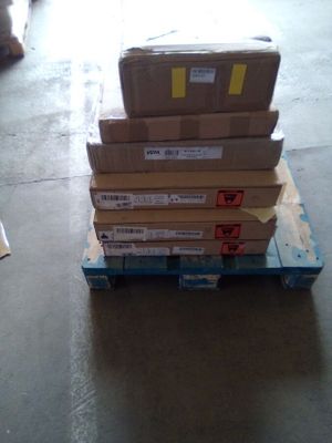 67 / Lot divers d'environ 100 Kg de meubles de marque V…