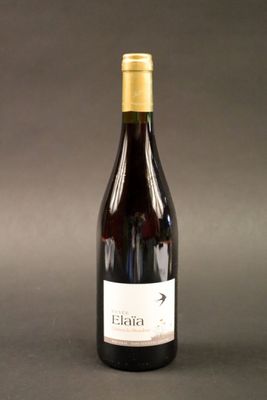 a bottle of wine that is sitting on a table