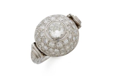 une bague en diamant et or blanc