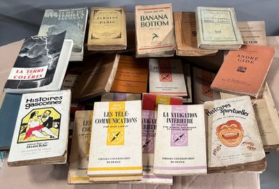 a lot of books on the table together on the table