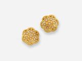 une paire de boucles d'oreilles en or et diamants