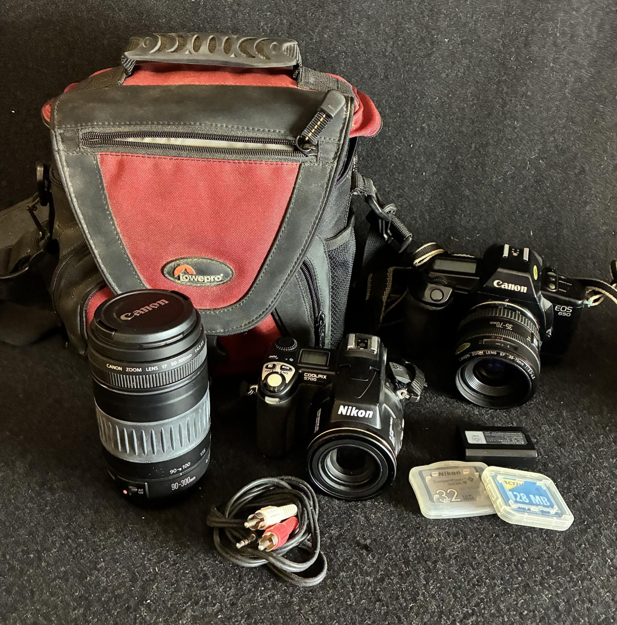 Ensemble de deux appareils photos dont:
