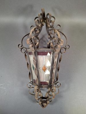 Lanterne en fer laqué noir à six faces garnies de vitraux. - Photo 1