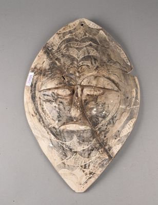 Masque décoratif en pierre sculptée, dans le goût des arts p…