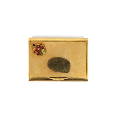 un étui à cartes de visite plaqué or orné d'une image