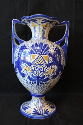 Vase asiatique à décor de dragon, ton bleu
