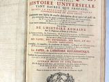 un livre ouvert avec la photo d'un homme et d'une femme