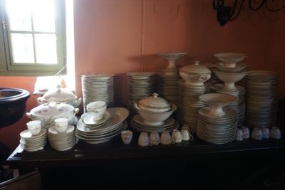 Divers services de vaisselle dont Redon (Limoges). - Photo 1