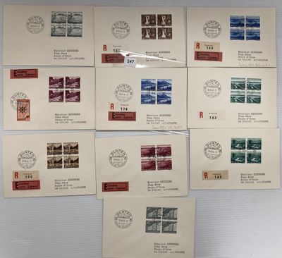 beaucoup de timbres sur le mur d'une pièce