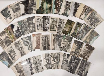 de nombreuses cartes postales anciennes sur un fond blanc
