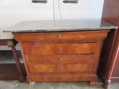 228.56 - COMMODE DE STYLE RESTAURATION EN PLACAGE DE NOYER O…