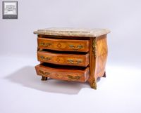Boîte à bijoux en forme de commode de style Louis XV (photo 3)