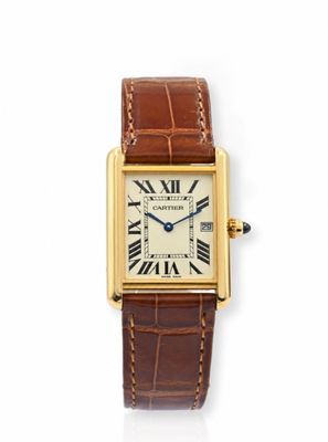 une image d'une montre-bracelet en or avec des chiffres romains sur le cadran