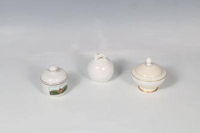 VILLEROY ET BOCH Réunion de 3 sucriers en porcelaine modèles…