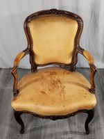 Fauteuil en noyer à dossier cabriolet mouluré sculpté de fle… (photo 6)